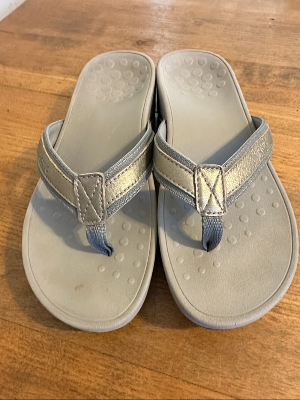 Vionic Black and Metallic Gray Flip Flop Sandals